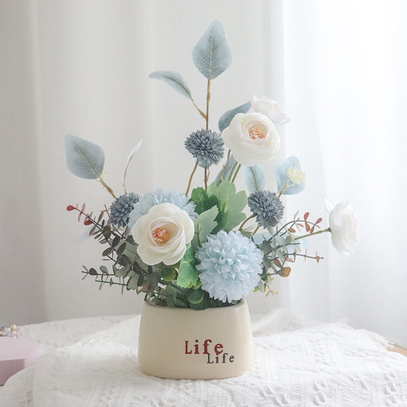 Dekorative Blumenarrangement für Tischdekoration