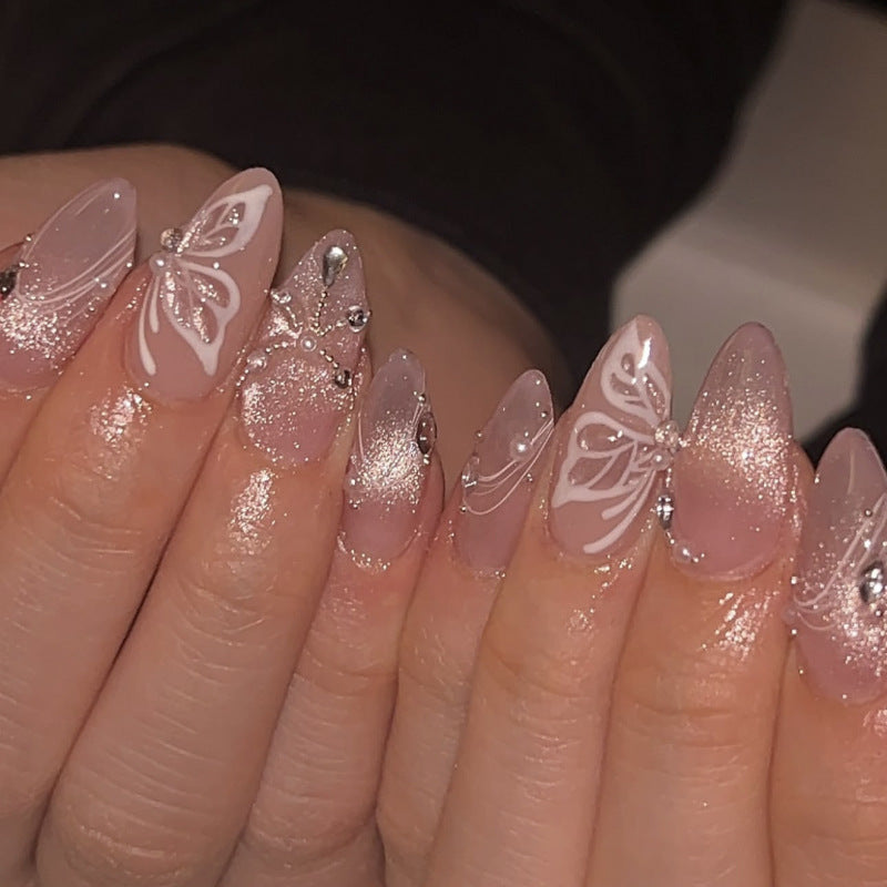 Kunstvolle Nagelverlängerungen mit zarten Blumen- und Glitzerakzenten Brehn