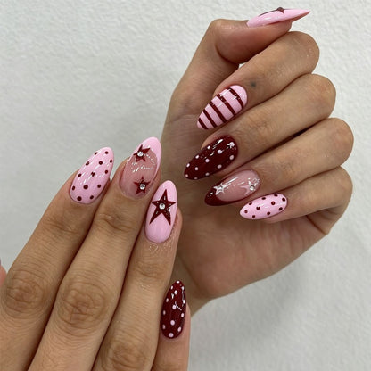 Kunstnagelset mit asymmetrischen Designs und Glitzerakzenten Brehn