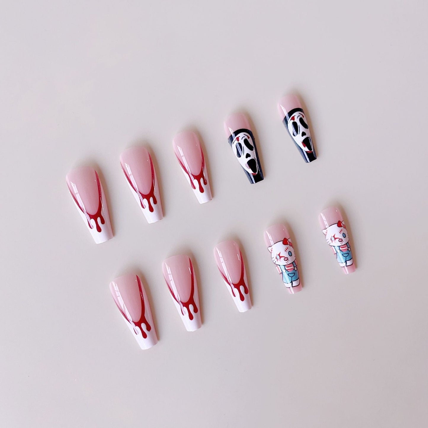 Kunstnagelset mit kreativem Halloween-Design und blutigen Akzenten Brehn