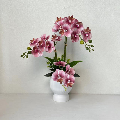 Lebensnahe Orchideenpflanzenarrangement für Tischdekoration