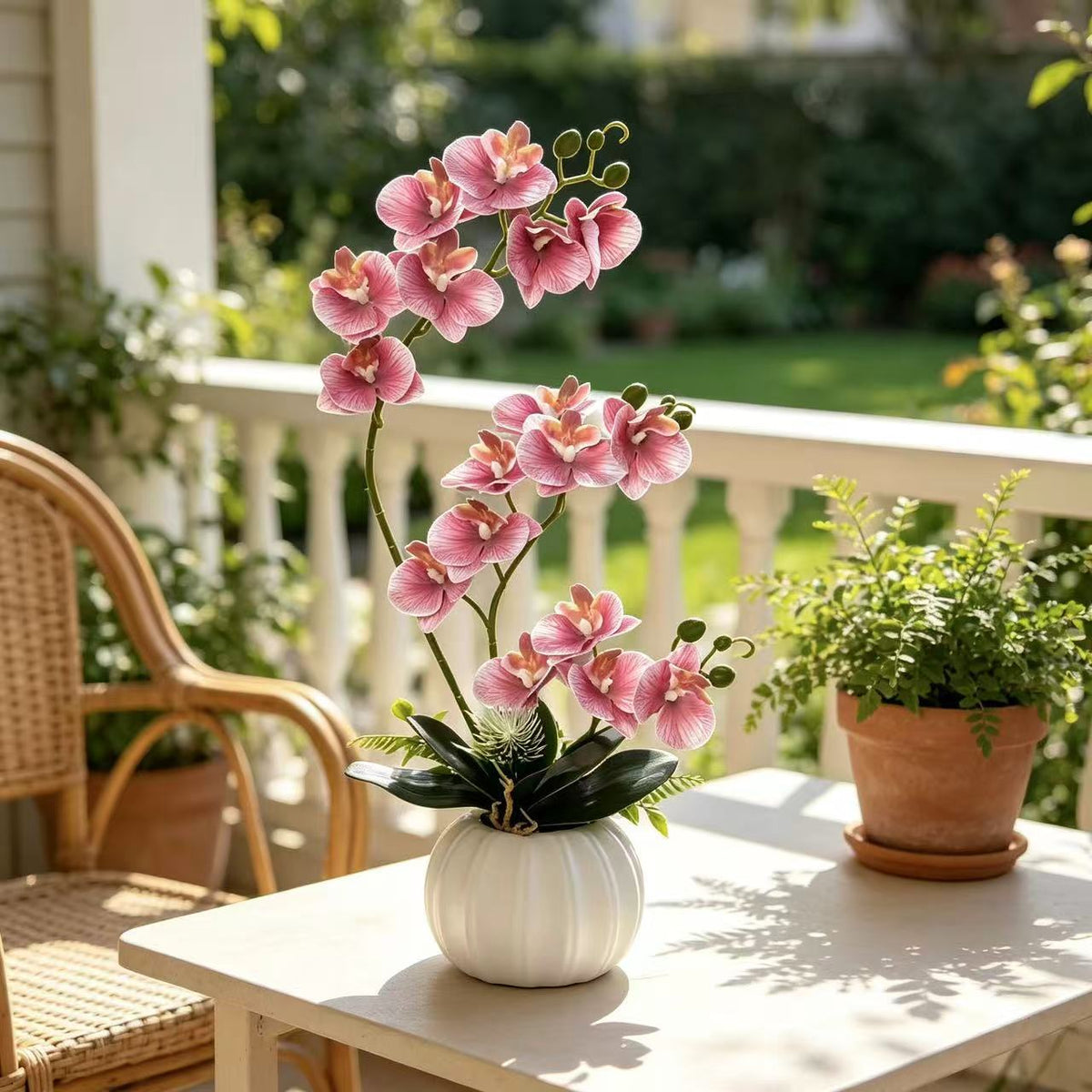 Elegante künstliche Orchideenblütenarrangement