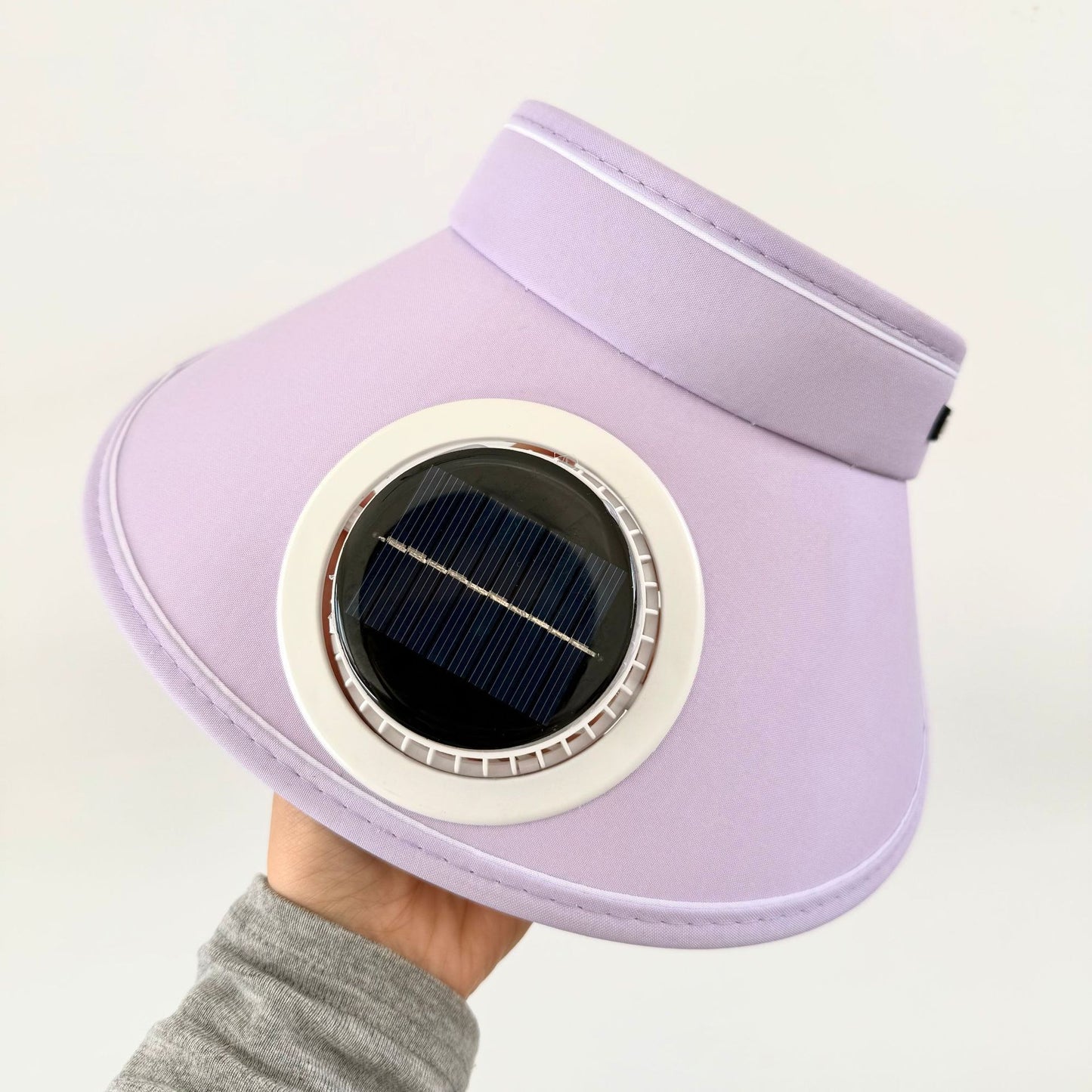 Leichtgewichtiger faltbarer Sonnenschutz mit integriertem Solarmodul und leisem Ventilator Brehn