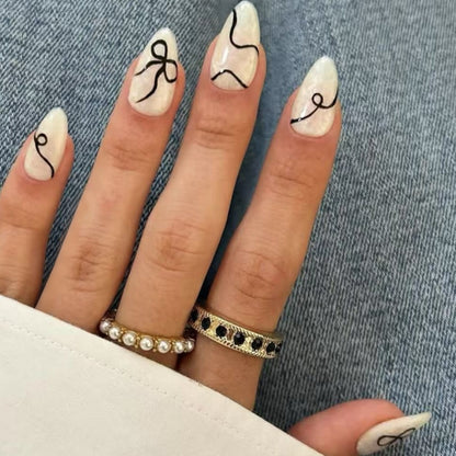 Kunstvolle Stiletto-Nägel mit elegantem Design und kreativen Details Brehn