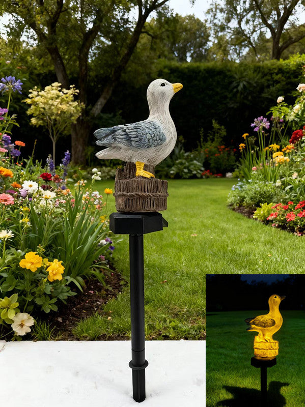 Verspielte solarbetriebene Eichhörnchen-Gartensteckerlampe mit integriertem Solarpanel und warmem LED-Glühen Brehn
