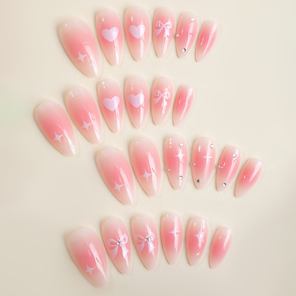 Kunstnagelset mit romantischem Design Brehn