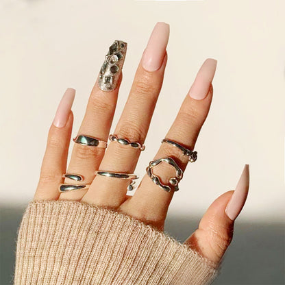 Kunstvolle Nailart mit Glitzerakzenten Brehn