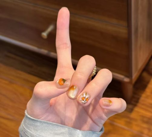 Kunstnägel mit Elegantem Ombre-Effekt und Glitzer Brehn