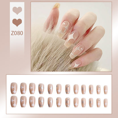 Kunstnagelset mit eleganten Glitzerverzierungen und schimmernden Akzenten Brehn