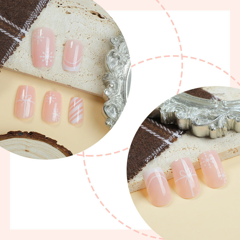 Kunstnagelset mit eleganten floralen und gestreiften Designs Brehn