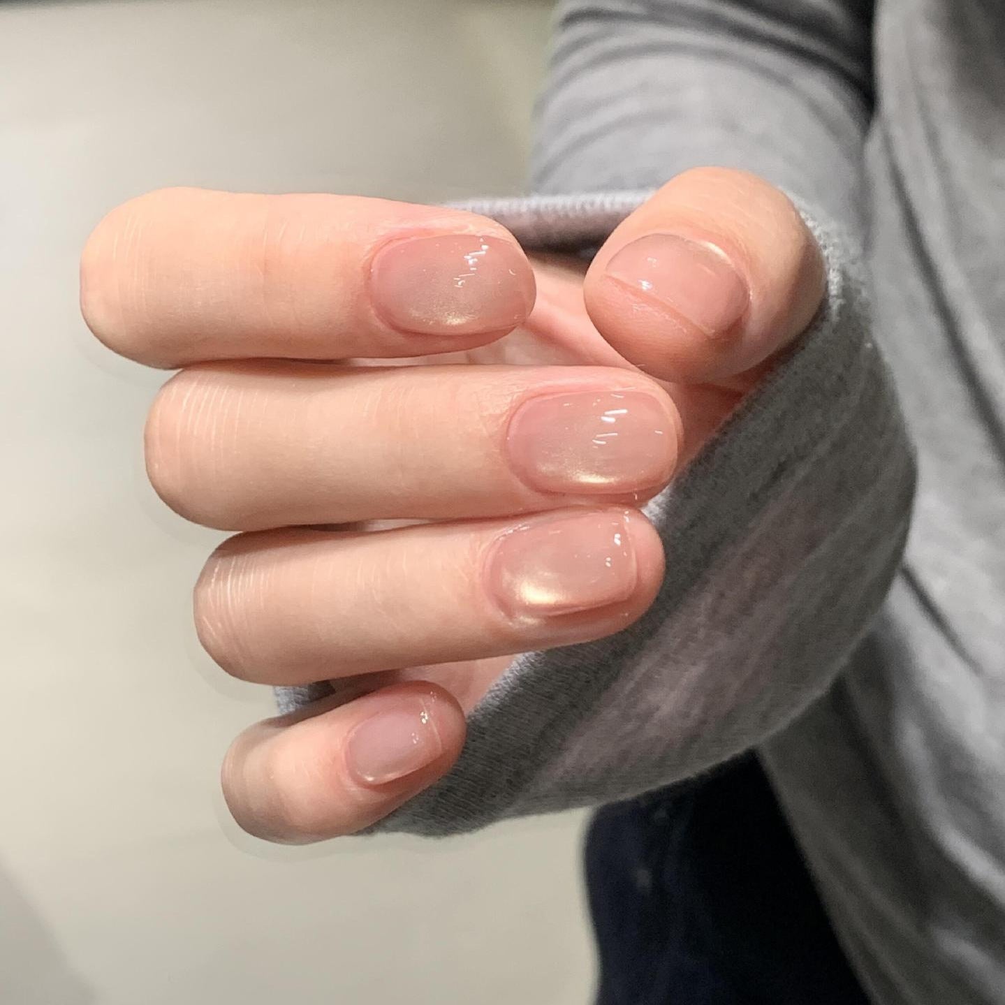 Glänzende Kunstnägel mit Natürlichem Effekt Brehn