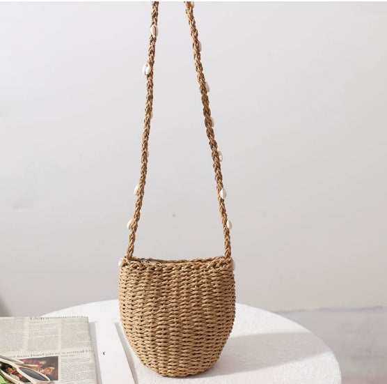 Damen Handtasche aus geflochtenem Naturmaterial mit Muschelverzierungen Brehn