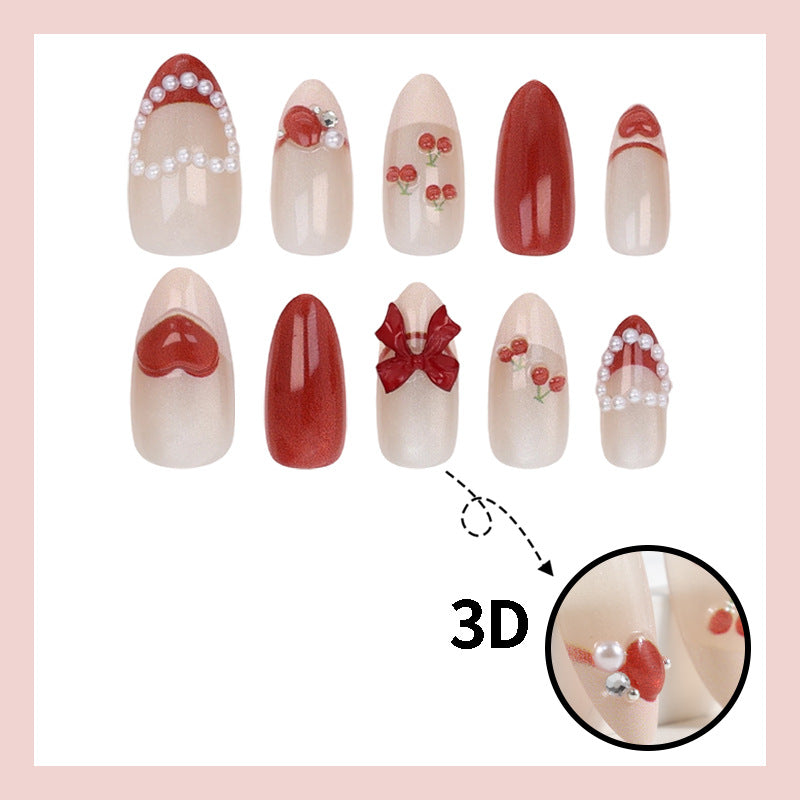 Kunstnagelset mit romantischen Beerendesigns und glamourösen Verzierungen Brehn