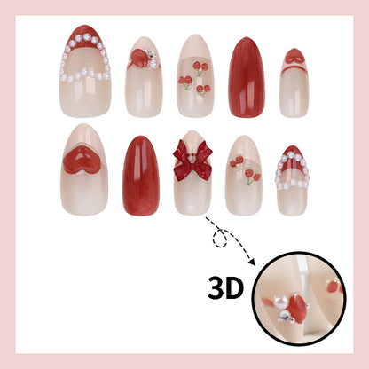 Kunstnagelset mit romantischen Beerendesigns und glamourösen Verzierungen Brehn