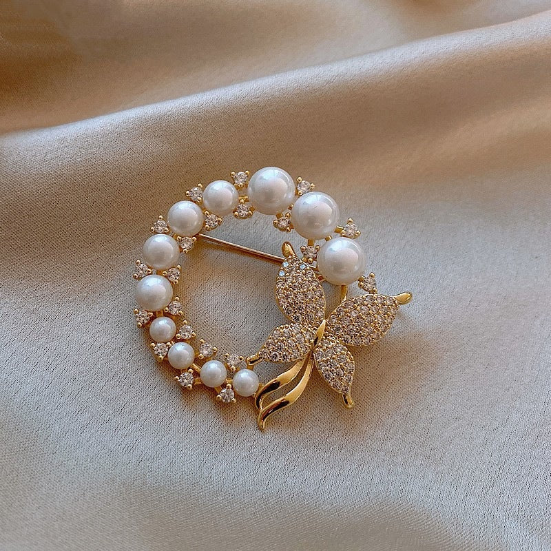 Exquisite Perlen und Strass Brosche Brehn