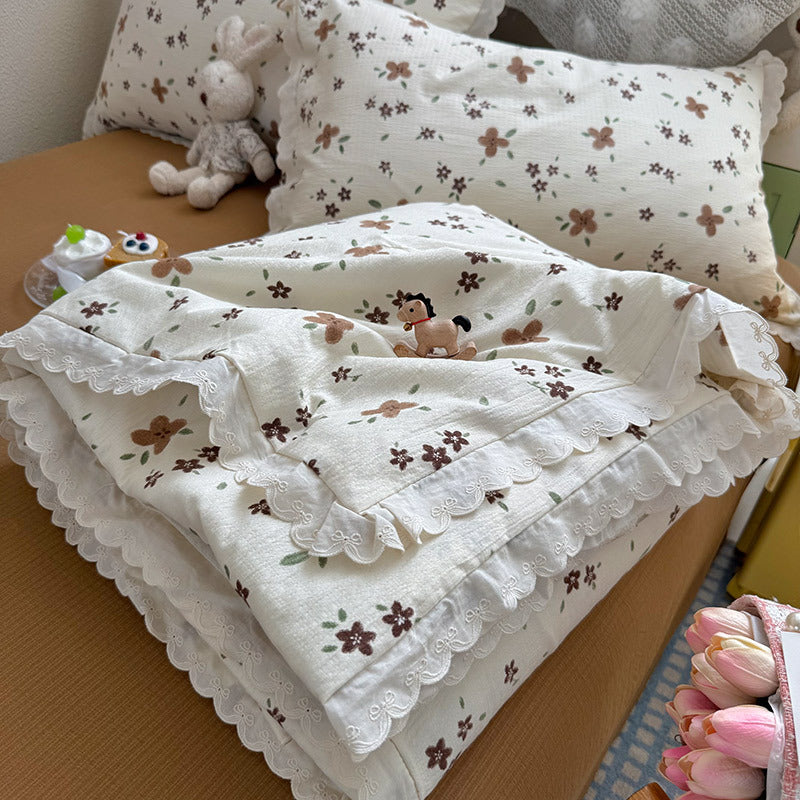 Damen Kuschelige Tagesdecke mit verspieltem Blumenmuster Brehn