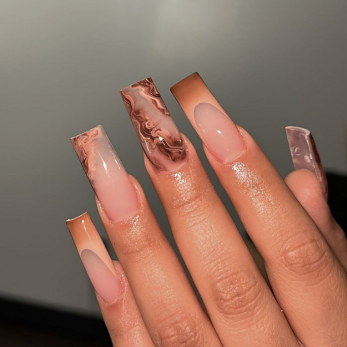 Kunstvolle und elegante Gelnägel Brehn