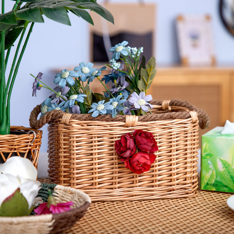 Korbt mit dekorativer Blumenverzierung