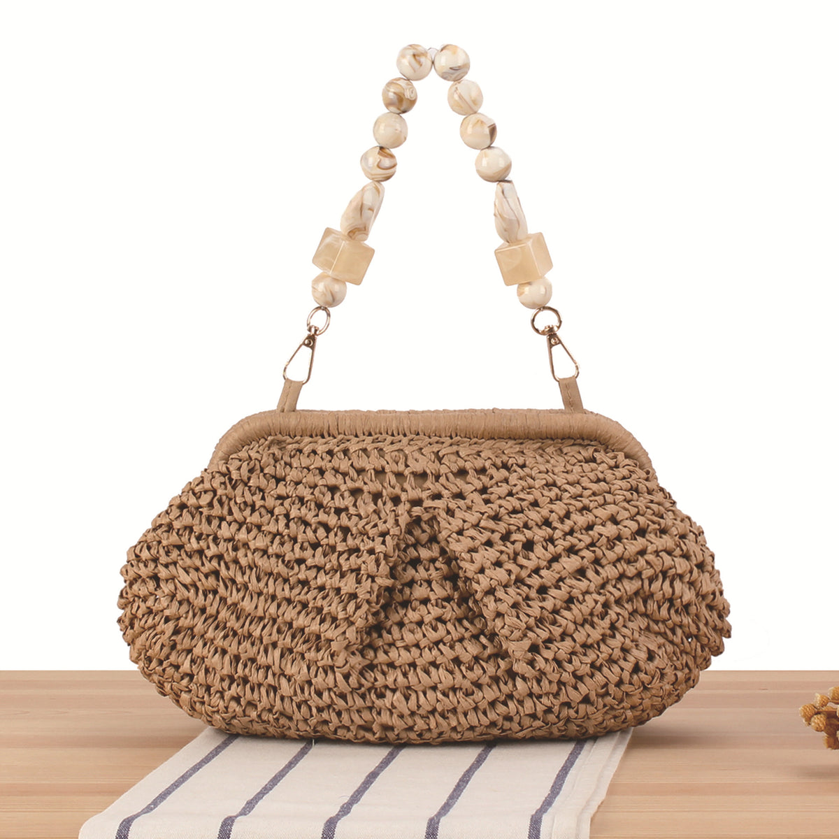 Korbtasche mit Eleganten Holzperlenverzierungen Brehn