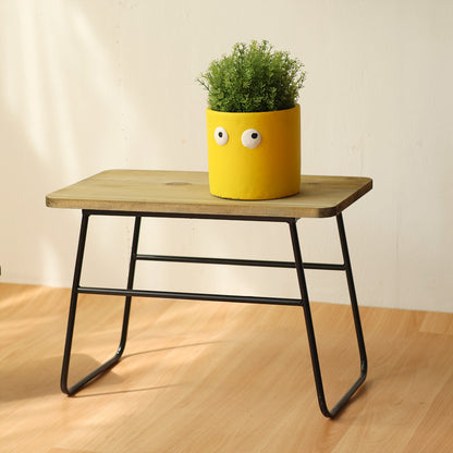 Moderner Holz-Hocker mit Metallgestell Brehn
