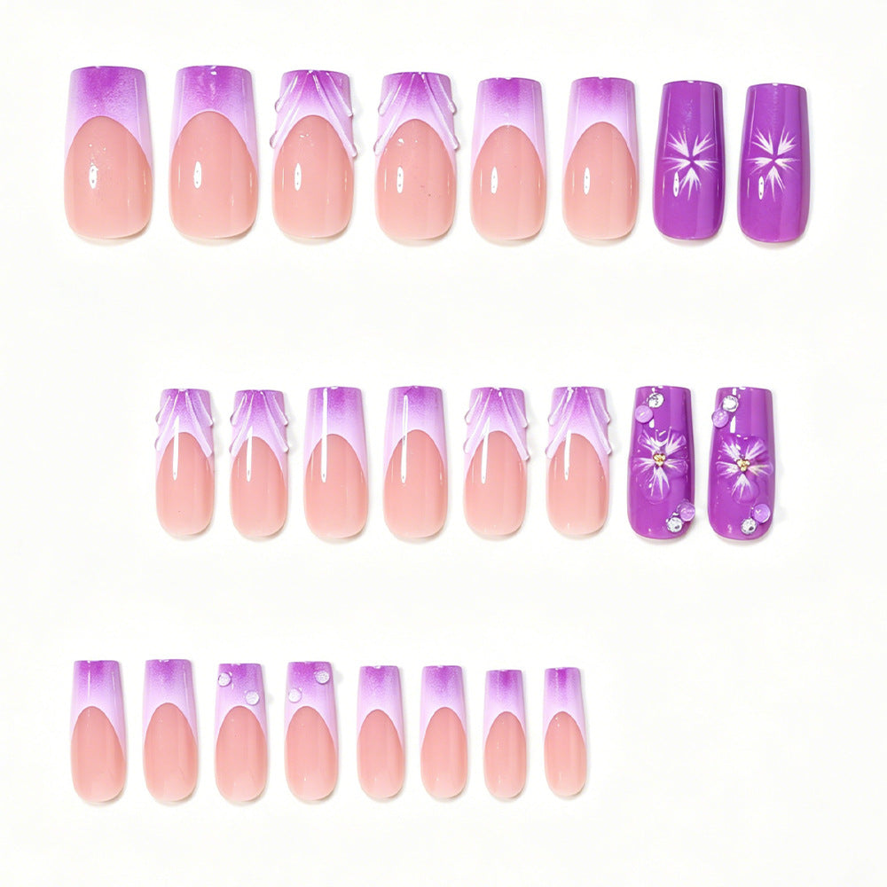 Dekoratives Long Press-On Nagelkunstset mit floralen Akzenten Brehn