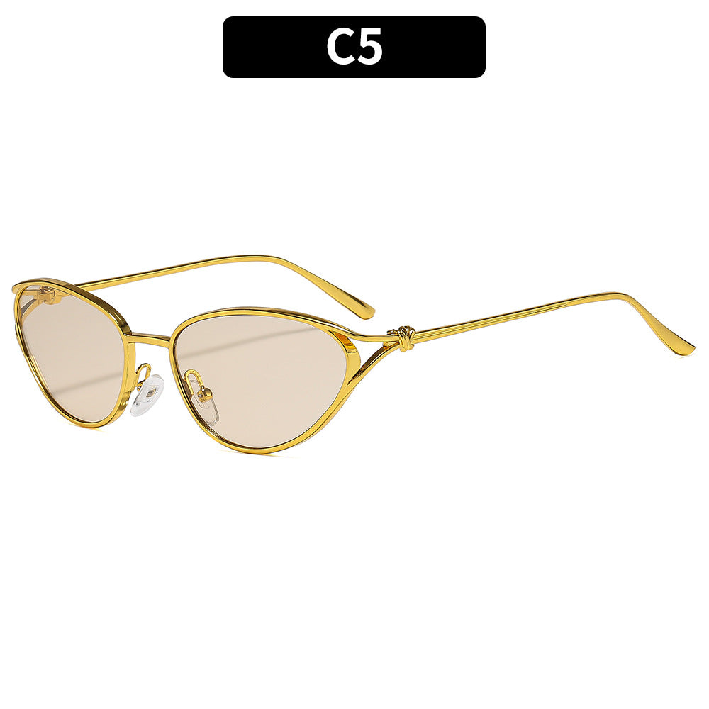 Elegante Cat-Eye-Sonnenbrille mit hochwertigen Metallakzenten