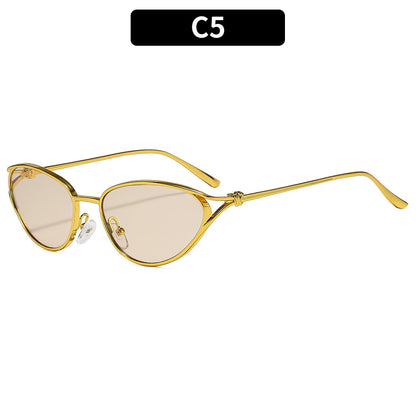 Elegante Cat-Eye-Sonnenbrille mit hochwertigen Metallakzenten