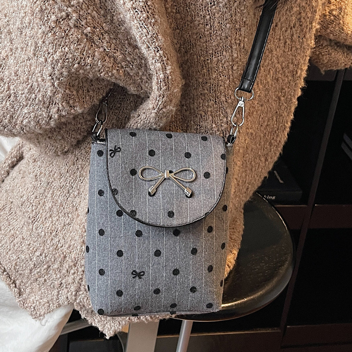 Dekorativer Crossbody-Beutel
