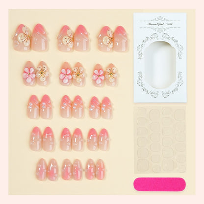Kunstnagelset mit kreativen floralen Akzenten Brehn