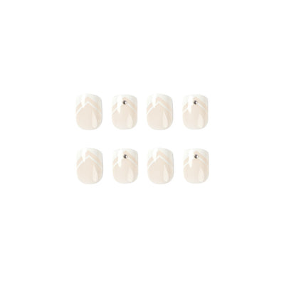 Kunstvolle Nagelkunst mit modernem Design und geometrischen Akzenten Brehn