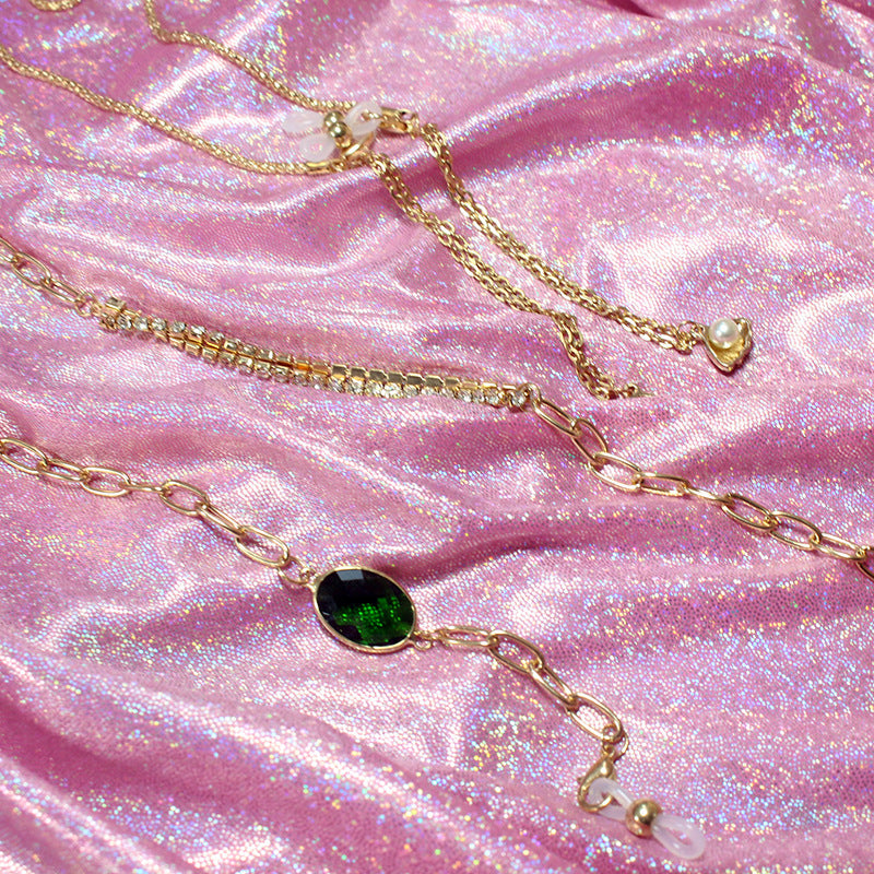 Elegante Kette mit Grünem Stein und Goldenen Akzenten Brehn