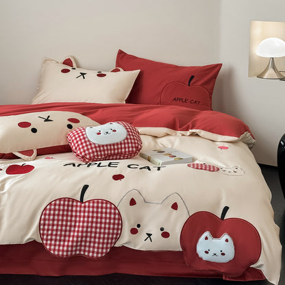 Kinder-Bettwäsche-Set mit Apfel-Katzen-Applikationen und gesteppter Dekokissenhülle Brehn