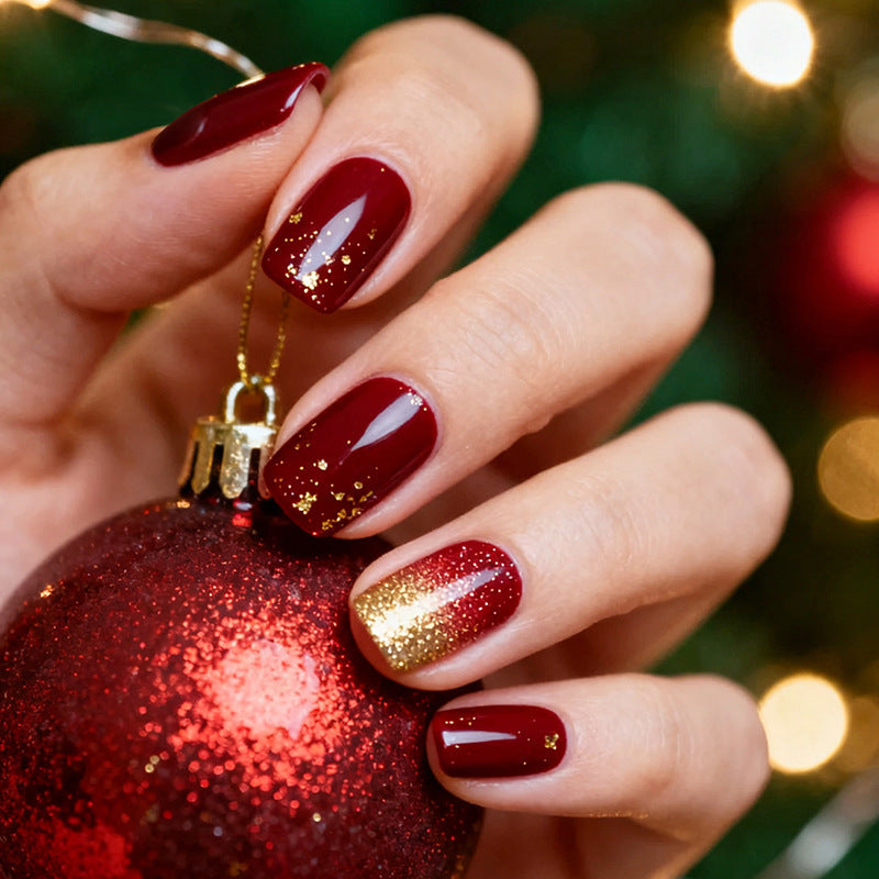 Kunstnagelset mit glitzernden Akzenten und festlichem Design Brehn