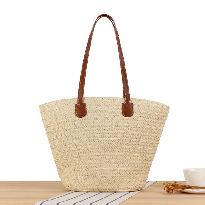 Elegante Schultertasche Aus Natürlichem Bast mit Hochwertigen Lederakzenten Brehn