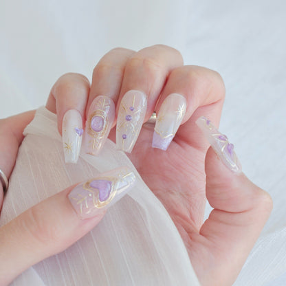 Künstlerisches Press-On Nail Art Set mit eleganten Edelstein-Akzenten
