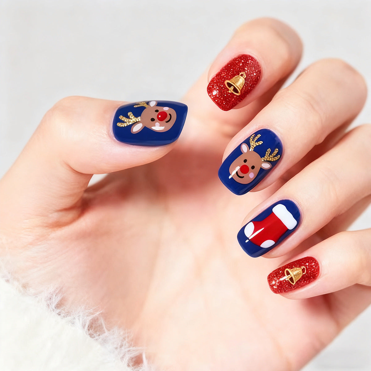 Festliche Kunstnägel mit Weihnachtsdesign Brehn
