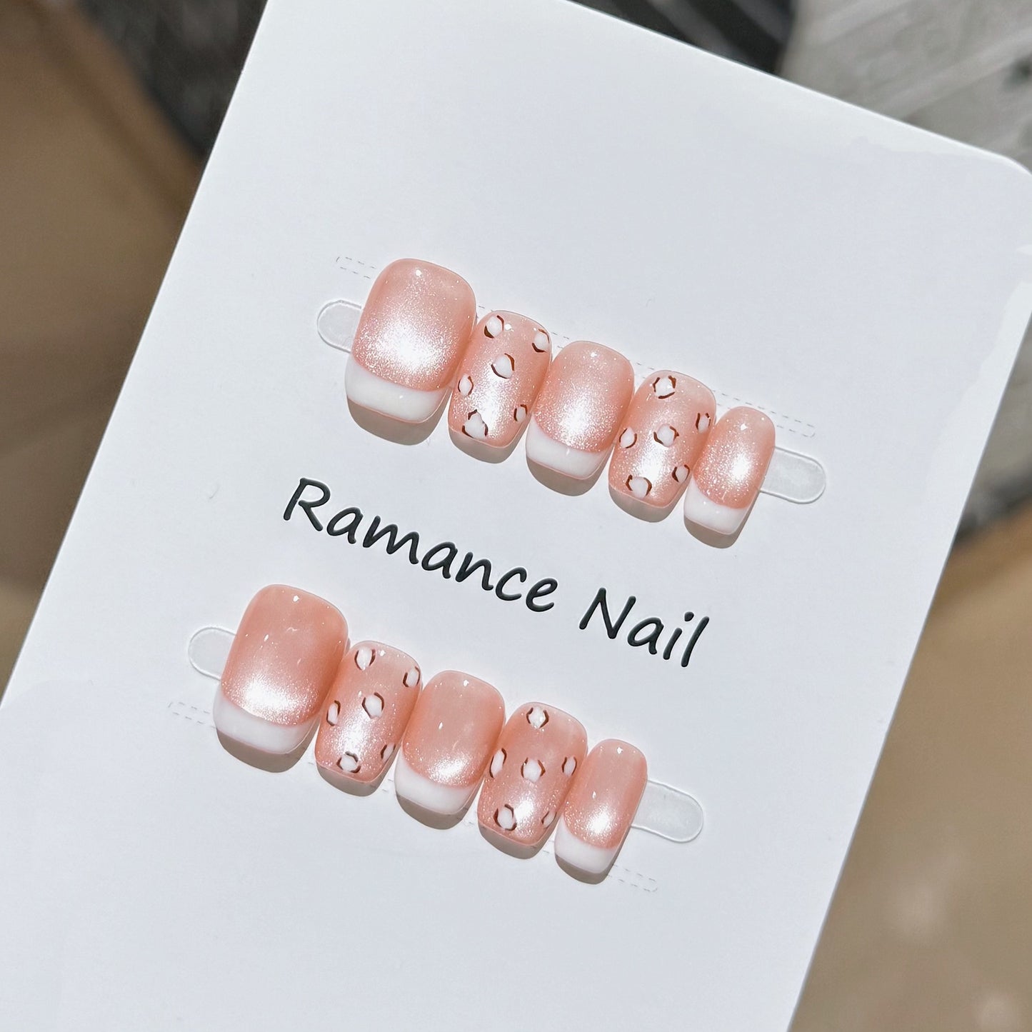 Elegantes Press-On Nagelkunst Set Brehn