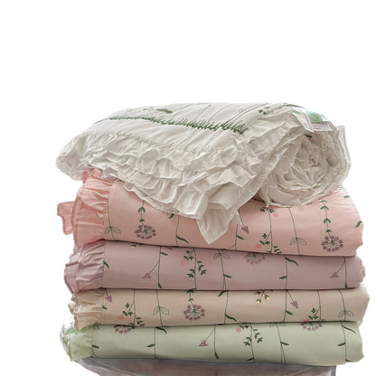 Gestepptes Rüsch-Bettbezug-Set mit floral bedruckten Baumwollsatin-Kissenbezügen
