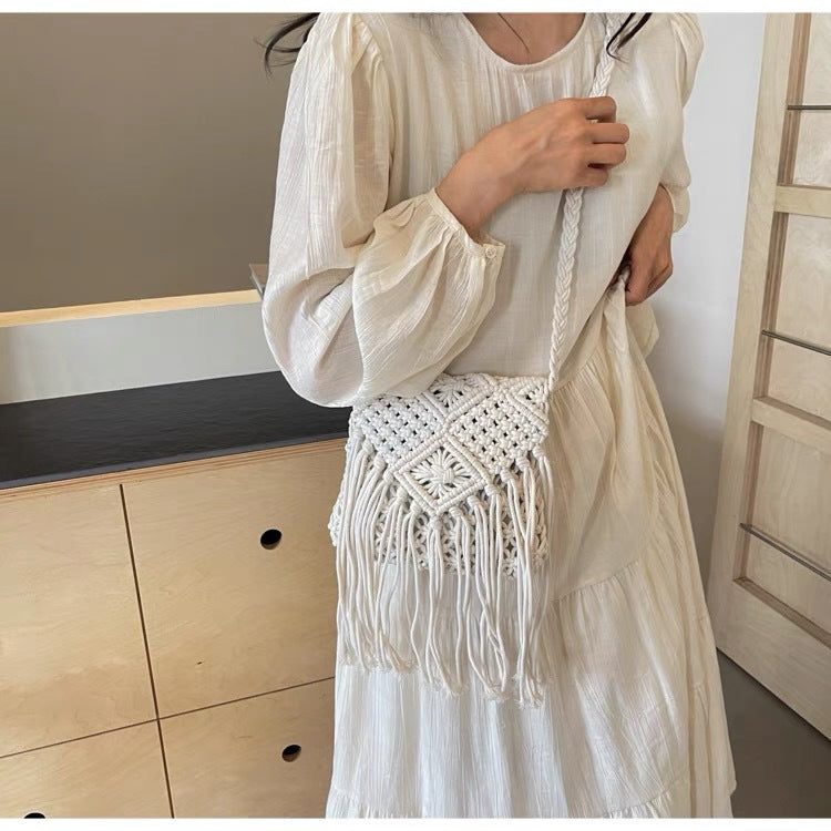 Makramee Schultertasche mit Fransigen Akzenten Brehn