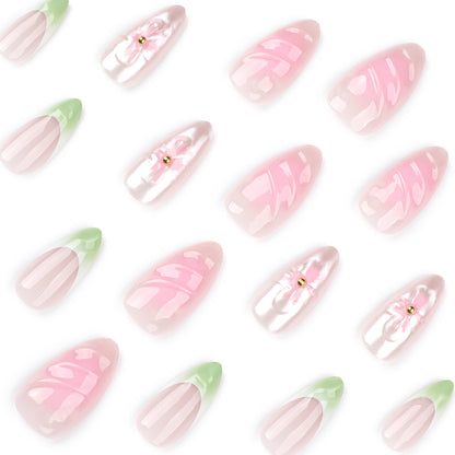 Kunstvolle Nagelverlängerungen mit floralem Design und glamourösen Akzenten Brehn