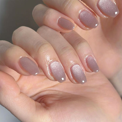 Glamouröses Kunstnagelset mit Glitzer- und Glamourakzenten Brehn