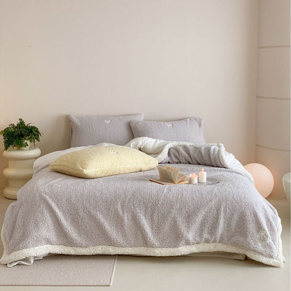 Kuschelige Sherpa-Tagesdecke mit wendbarem Fleece-Innenfutter