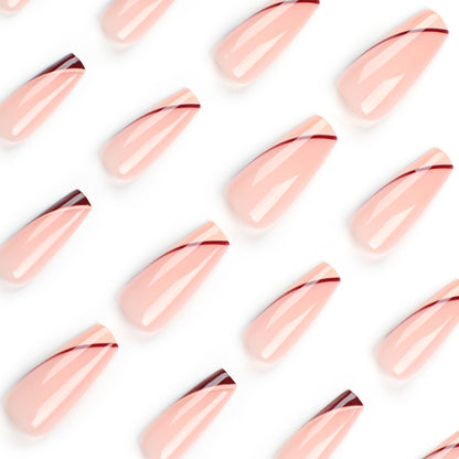 Kunstvolle Stiletto-Nägel mit eleganten Farbverlauf und geometrischen Akzenten Brehn