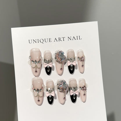 Luxuriöse dekorative Press-On-Nagelkollektion