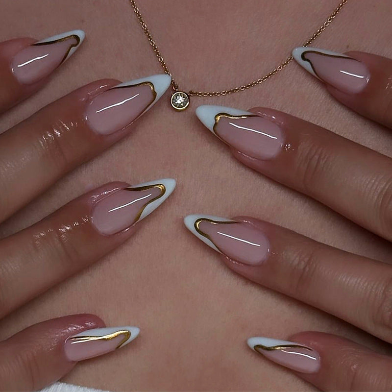 Kunstnagelset mit elegantem Goldrand und zartem Rosa Brehn