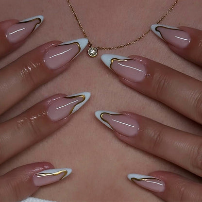 Kunstnagelset mit gruseligen Clown-Motiven und extravaganten Akzenten Brehn
