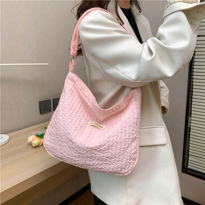 Texturierte Alltagsschultertasche