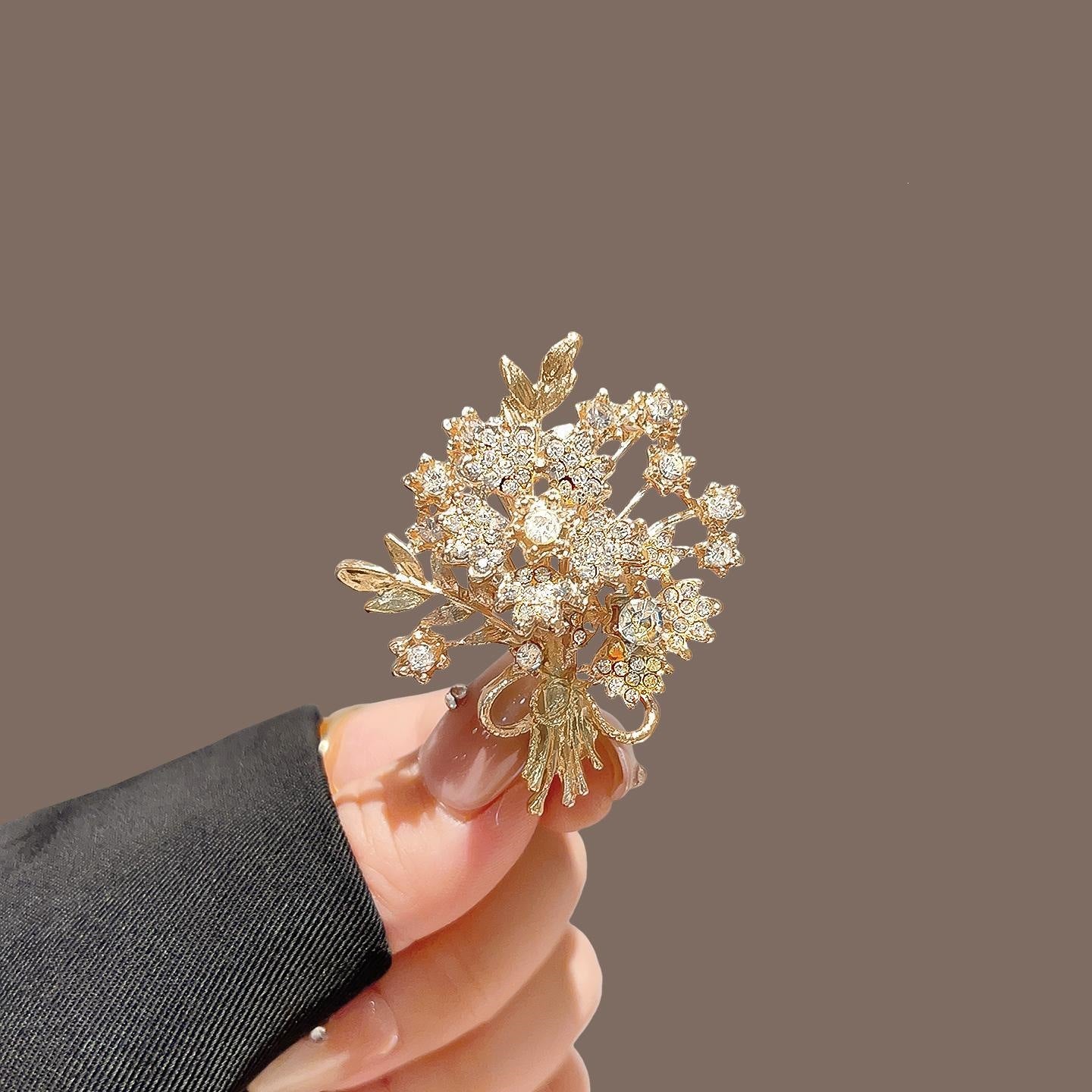 Elegante und Funkelnde Brosche Brehn