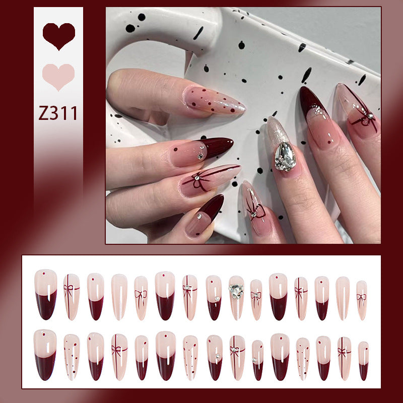 Kunstnagelset mit eleganten Schleifen- und Glitzer-Details Brehn