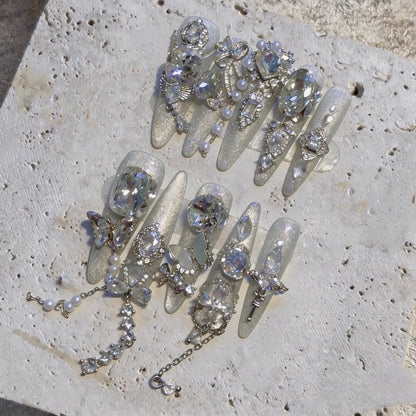 Dekorative Nagelkunst